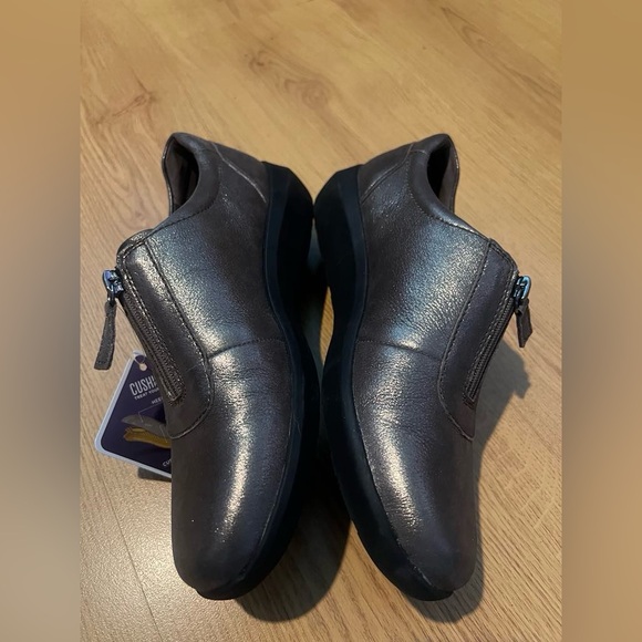 Clark’s Size 7.5 Shoes - Picture 8 of 13